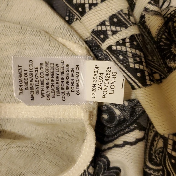 ONE WORLD Printed Knit 3/4 Sleeve Embellished Asymmetrical Tunic White/Black. M - Picture 15 of 15